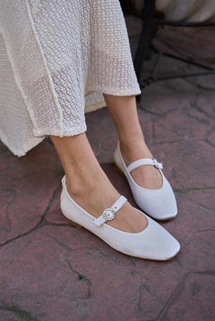 Küt Burunlu Tek Bantlı Babet Bej Kadife