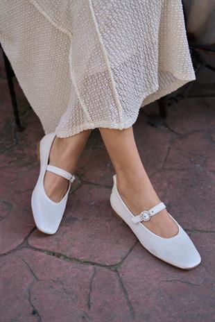 Küt Burunlu Tek Bantlı Babet Bej Kadife