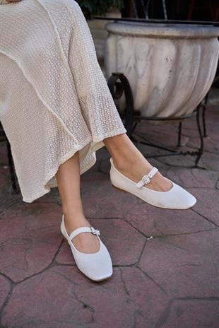 Küt Burunlu Tek Bantlı Babet Bej Kadife