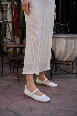 Küt Burunlu Tek Bantlı Babet Bej Kadife