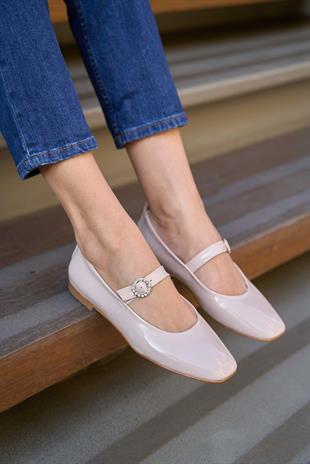 Küt Burunlu Tek Bantlı Babet Krem Rugan