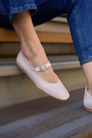 Küt Burunlu Tek Bantlı Babet Krem Rugan