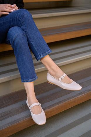 Küt Burunlu Tek Bantlı Babet Krem Rugan