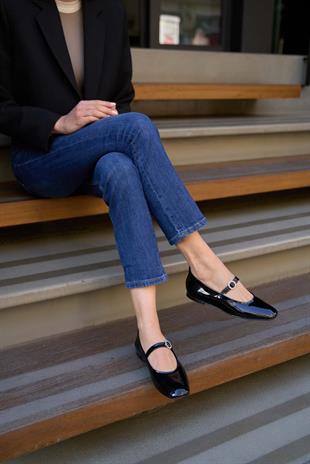 Küt Burunlu Tek Bantlı Babet Siyah Rugan