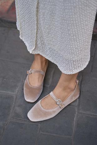 Küt Burunlu Tek Bantlı Babet Vizon Kadife