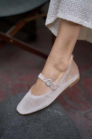 Küt Burunlu Tek Bantlı Babet Vizon Kadife