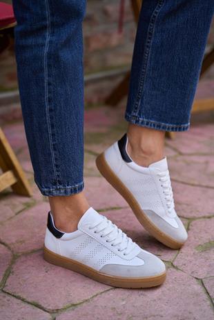 Logo Detaylı Spor Ayakkabı Beyaz-Siyah