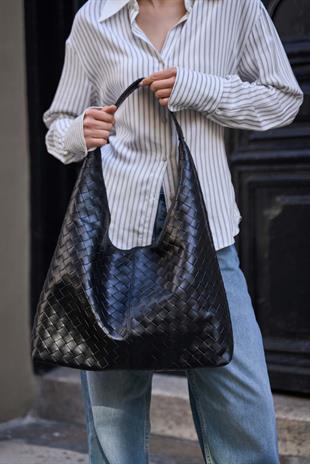 Siyah Örgü Desenli Omuz Çantası – Zarif & Lüks Görünüm