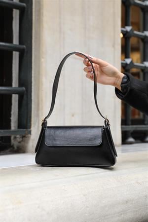 Alba Sade Tasarım Kapaklı Kadın Kol Çantası - Siyah