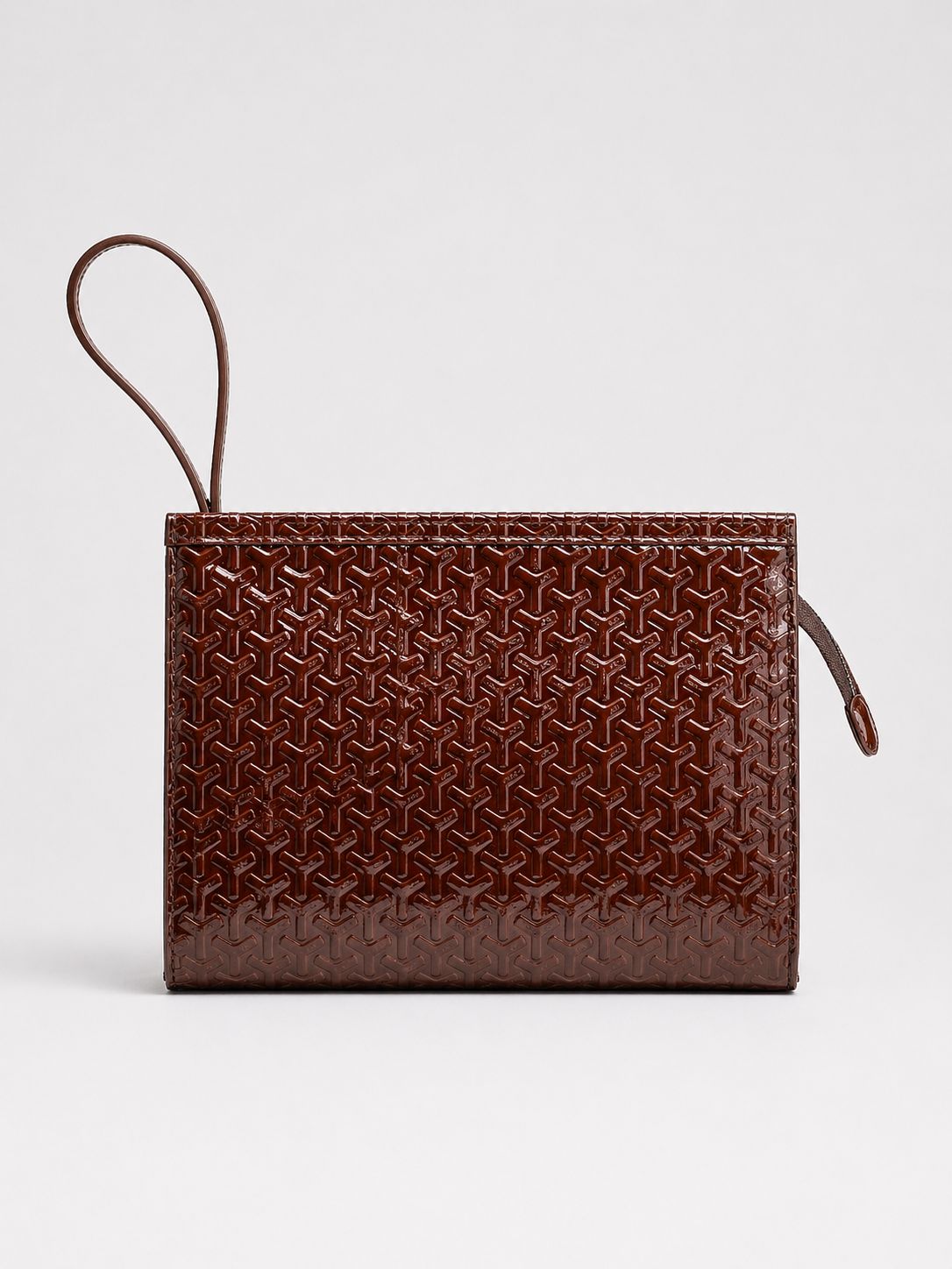 Rugan Dokulu Monogram Desenli El Çantası – Şık & Gece Kombin Uyumlu Clutch Çanta Kahverengi