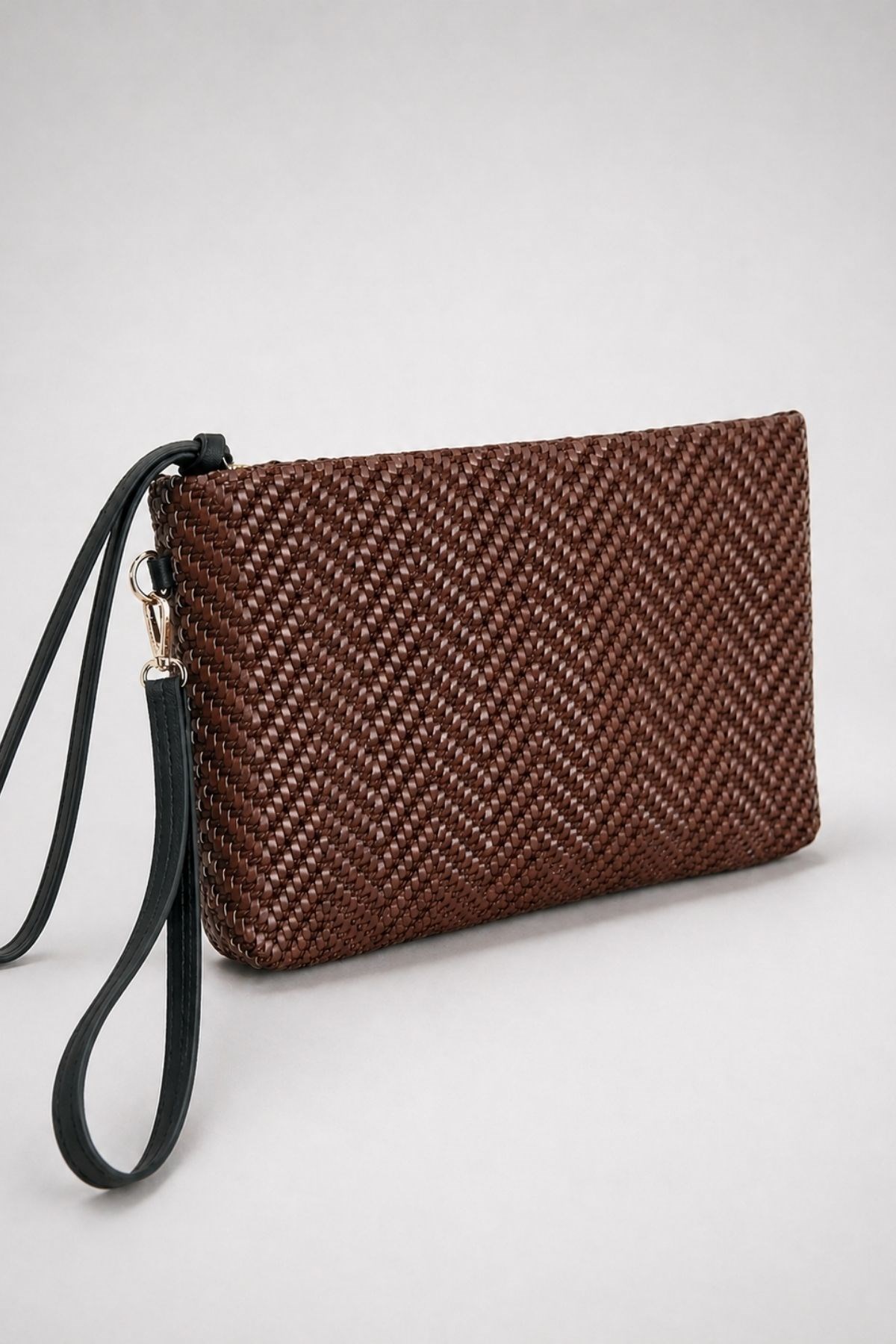 Clutch Çanta – Modern Dokulu Tasarım, Şık & Günlük Kullanım Kahverengi