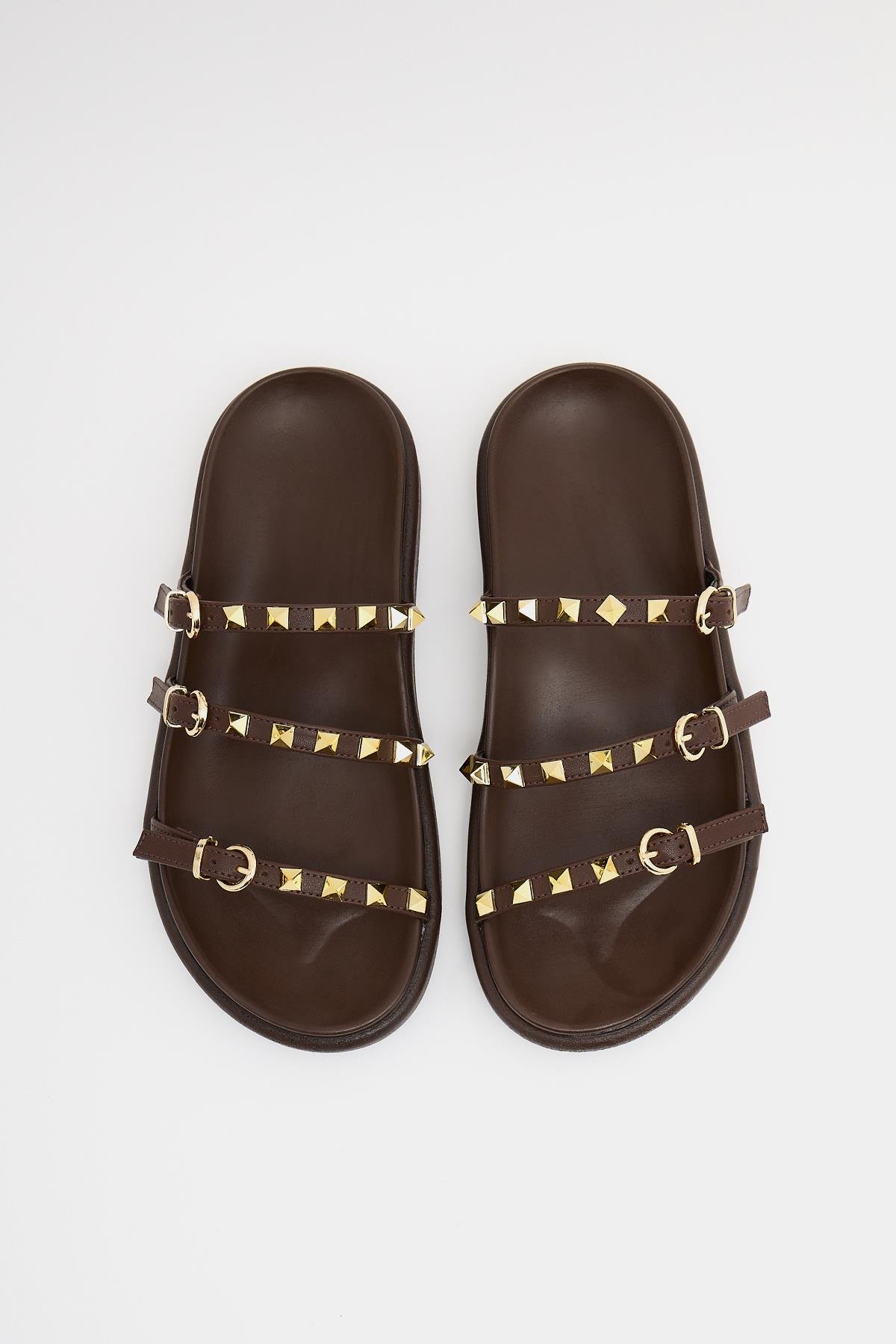 Gold Zımba Detaylı Trend Terlik Kahverengi