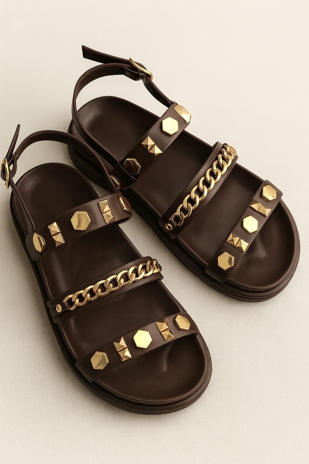 Kadın Zincir ve Gold Metal Detaylı Yazlık Bohem Şık Kalın Taban Sandalet Kahverengi