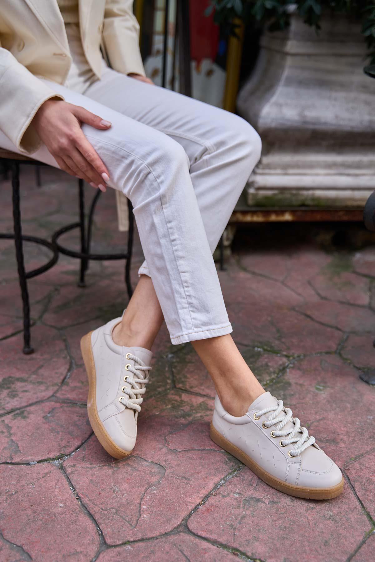 Kalın Bağcıklı Deri Görünümlü Spor Ayakkabı Bej