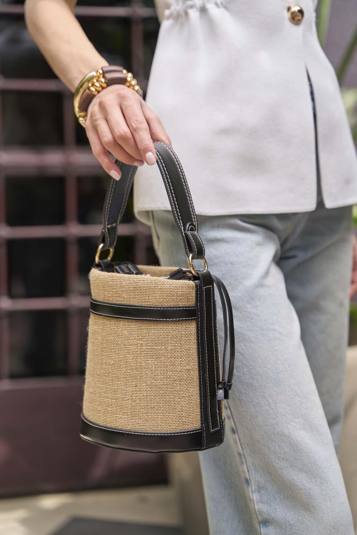 Kontrast Dikişli Kova El ve Omuz  Çanta Siyah Hasır