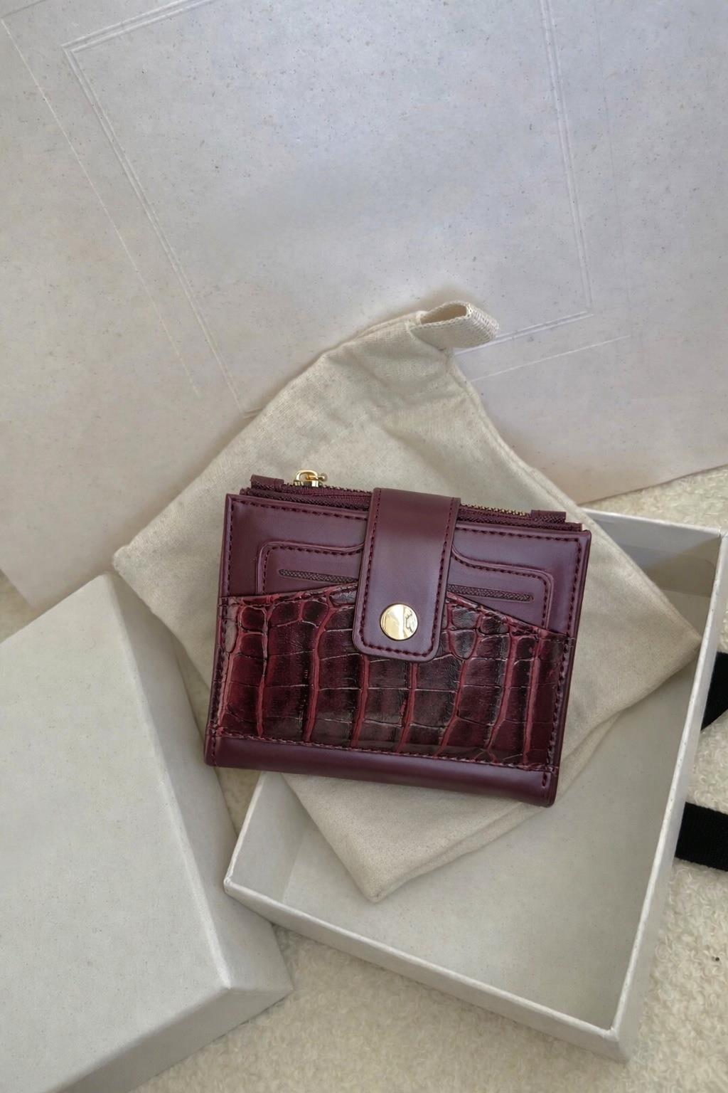 Madamra Ayrılabilir Kartlıklı Kadın Cüzdan – Şık, Orta Boy ve Fonksiyonel Bordo