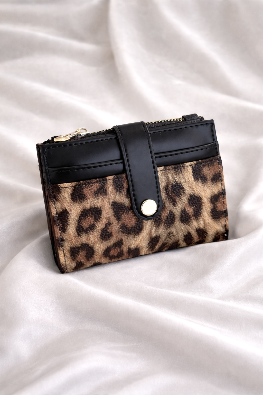 Madamra Kapitone Kadın Cüzdan – Şık, ve Fonksiyonel Leopar