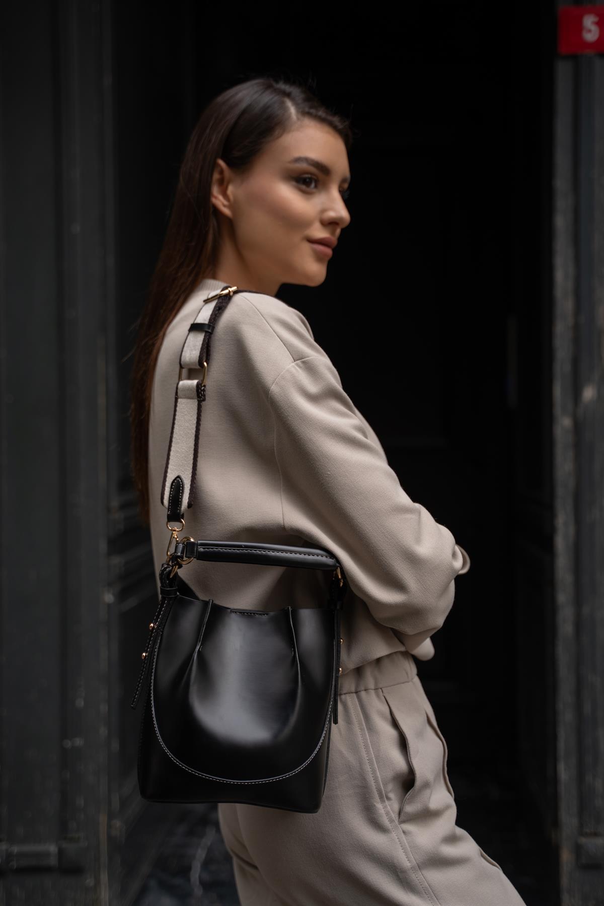 Siyah Kadın Üst Dikişli Cüzdanlı Bucket Çanta