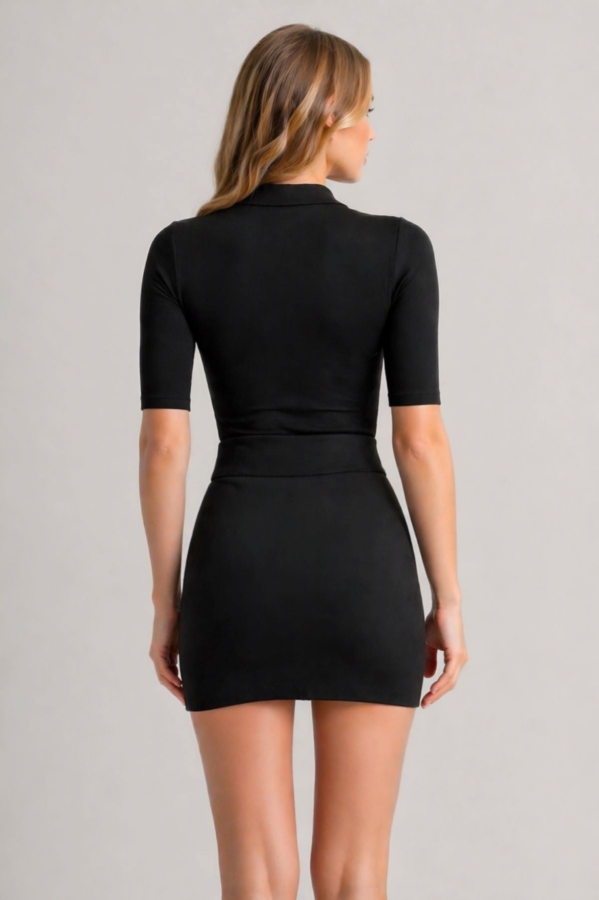 Siyah Yırtmaçlı Mini Etek