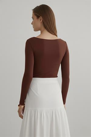 Kahverengi kayık yaka modal uzun kol bluz
