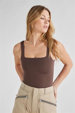 Kahverengi Kare Yaka Pamuklu Askılı Bluz