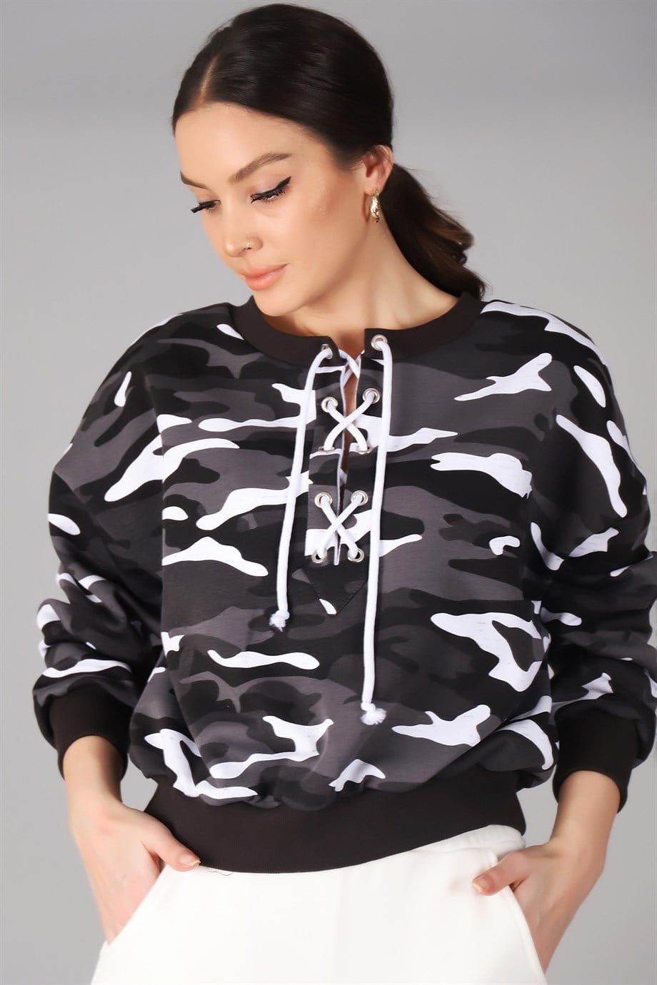 Sweetness Kadın Kamuflaj desenli Önü Bağcıklı Oversize Sweatshirt
