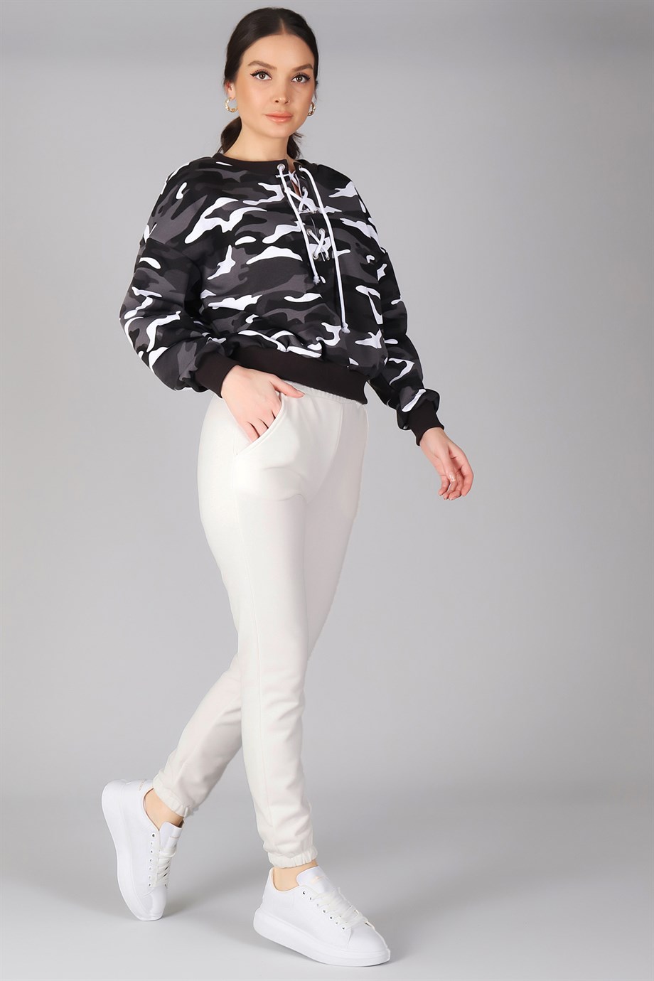 Sweetness Women's White Elastic Sweatpants