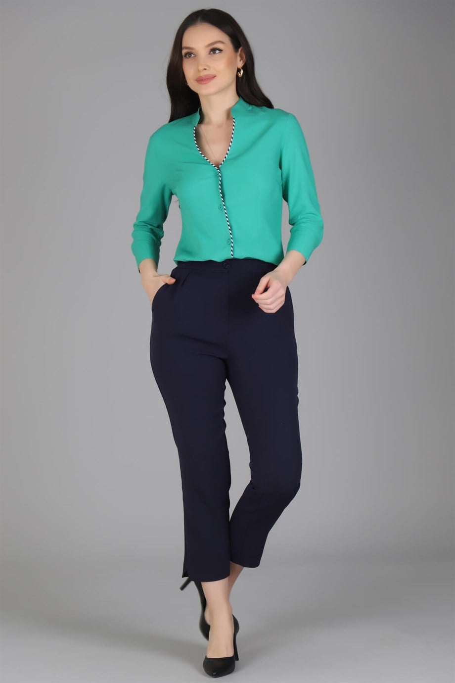 Sweetness Women's Navy Blue Carrot Cut Fabric Trousers
