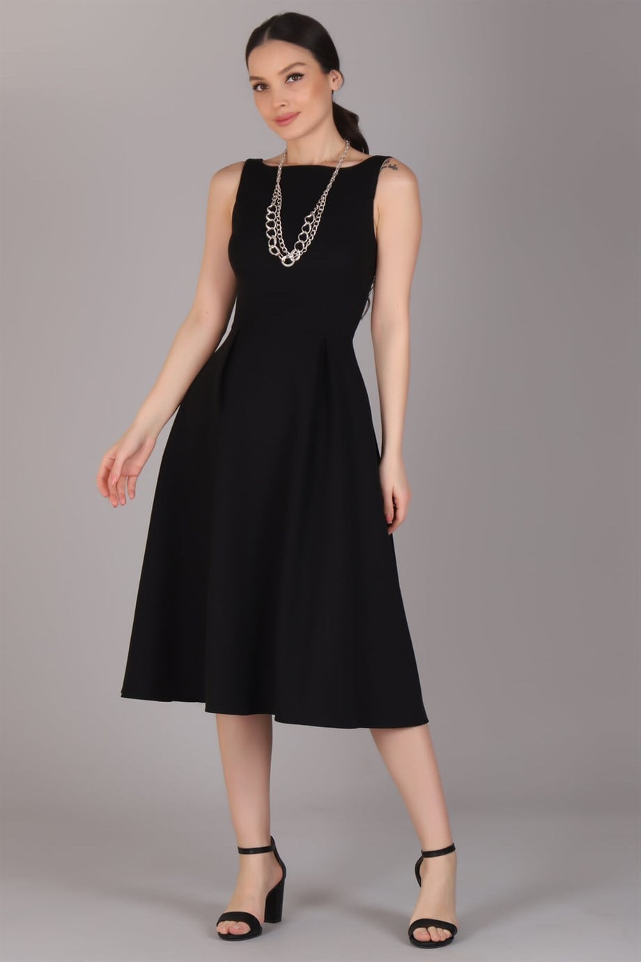Sweetness Women Black Pleated Pocket Detailed Dress