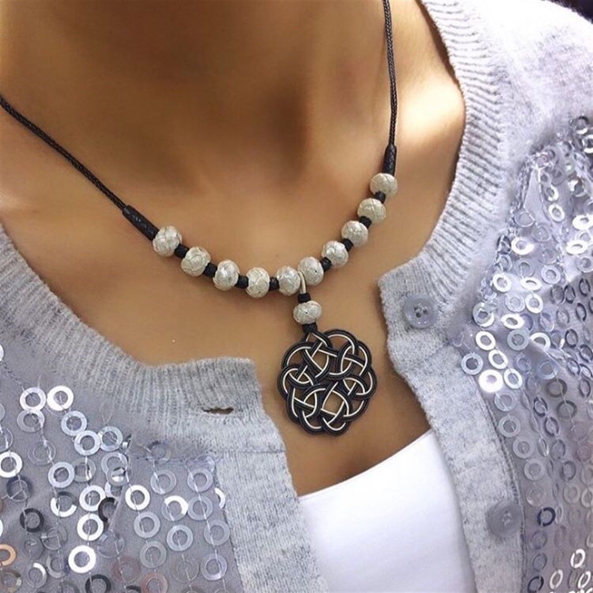 Çift Renkli Aşk Düğümü Kolye