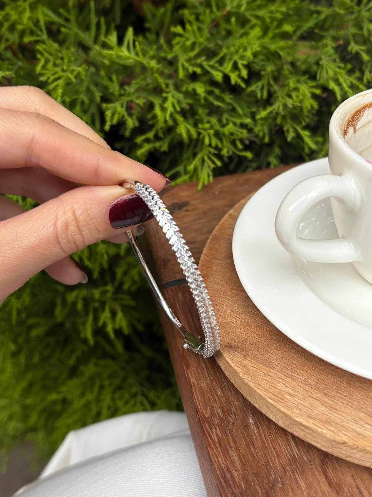 Kadın Gümüş Baget Taşlı Kelepçe Bileklik