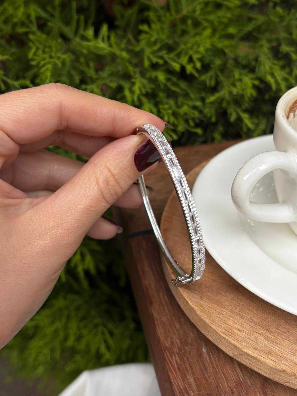 Kadın Gümüş Baget Taşlı Tasarım Kelepçe Bileklik