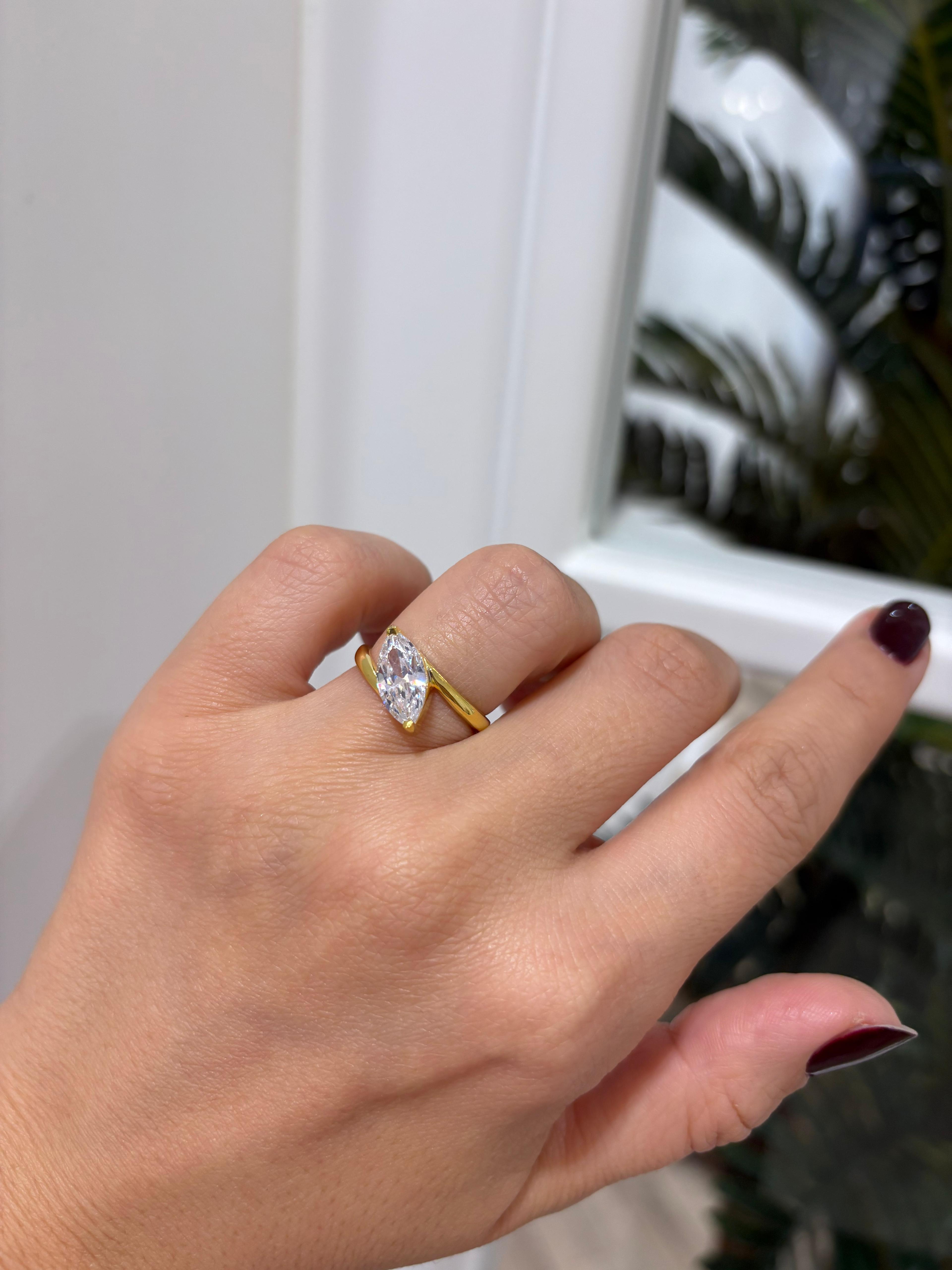 Kadın Gümüş Damla Tasarım Tektaş Yüzük 