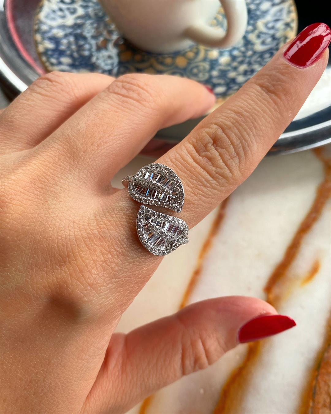 Kadın Gümüş Yaprak Model Baget Taşlı Yüzük 2641