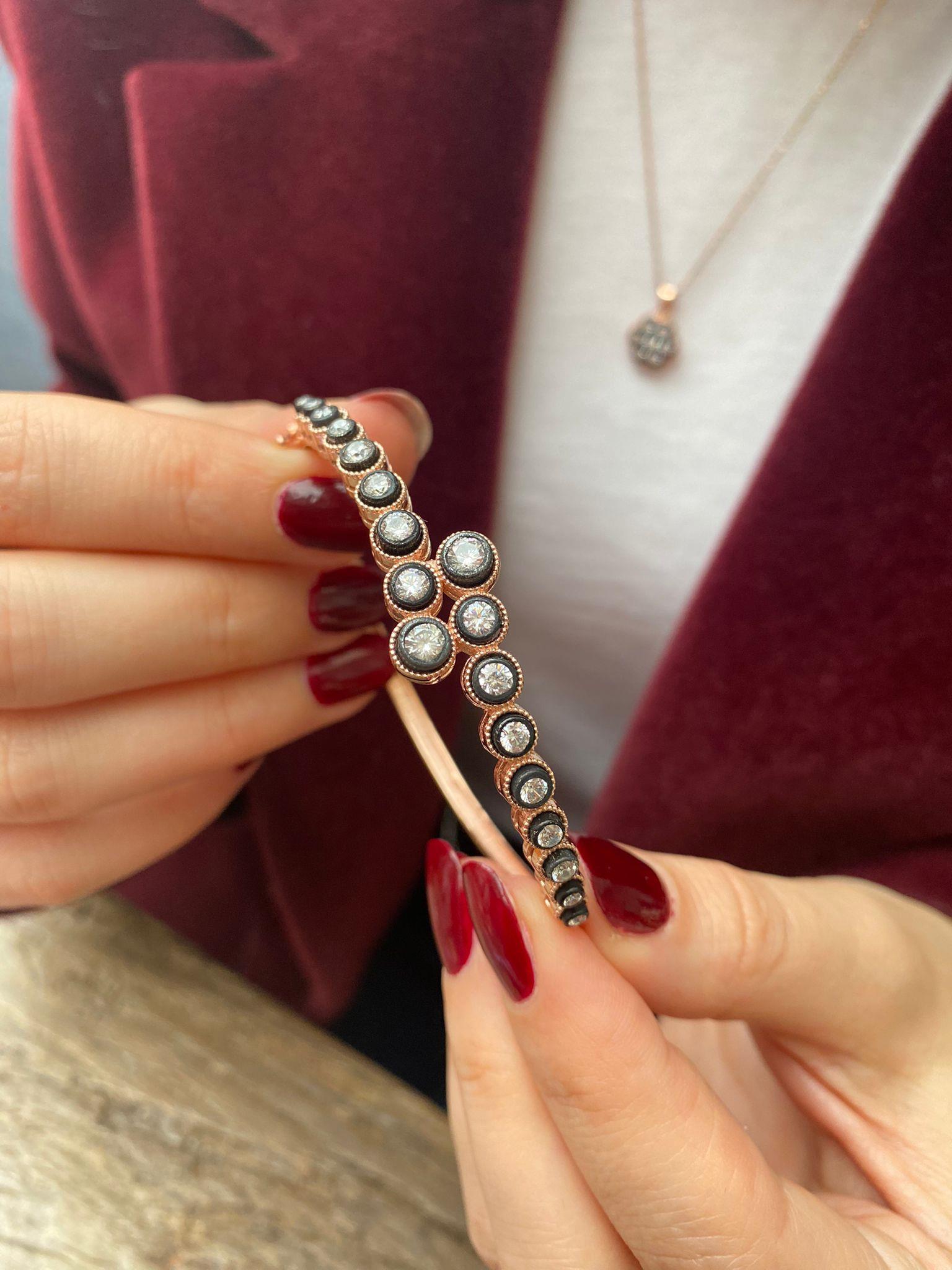 Kadın Gümüş Elmas Montür Kelepçeli Bileklik