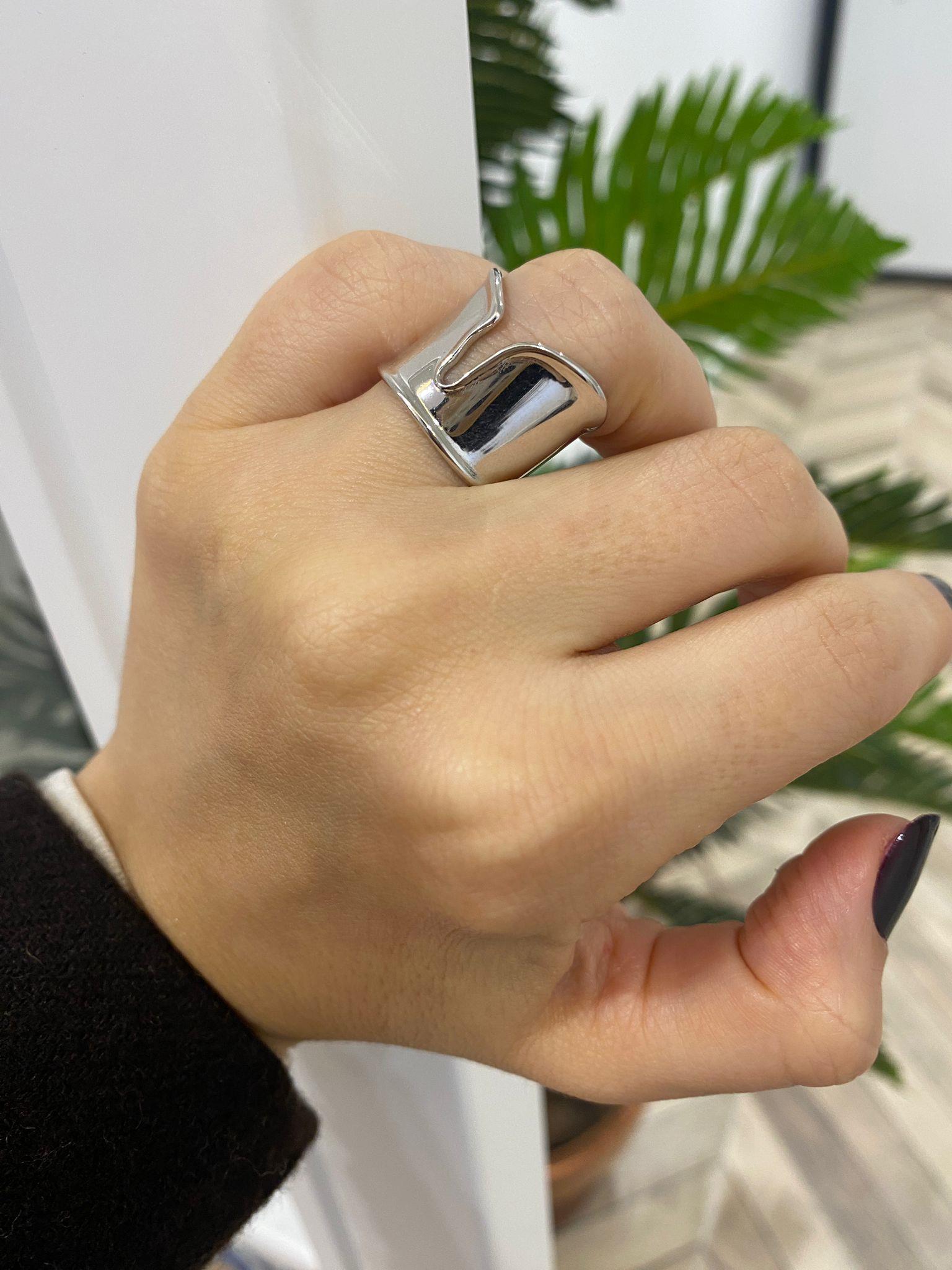 Kadın Gümüş İthal Tasarım Yüzük