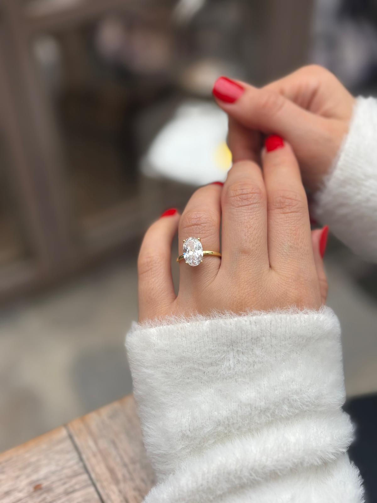 Kadın Gümüş Oval Kesim Tektaş Yüzük