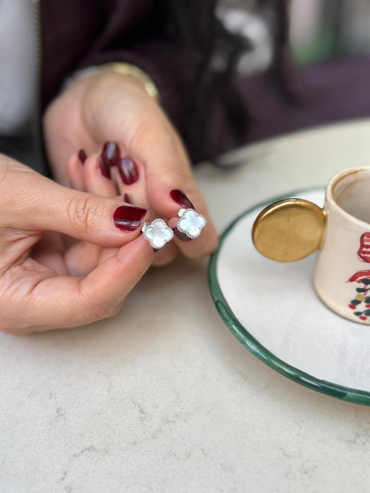 Kadın Gümüş Sedefli Yonca Küpe