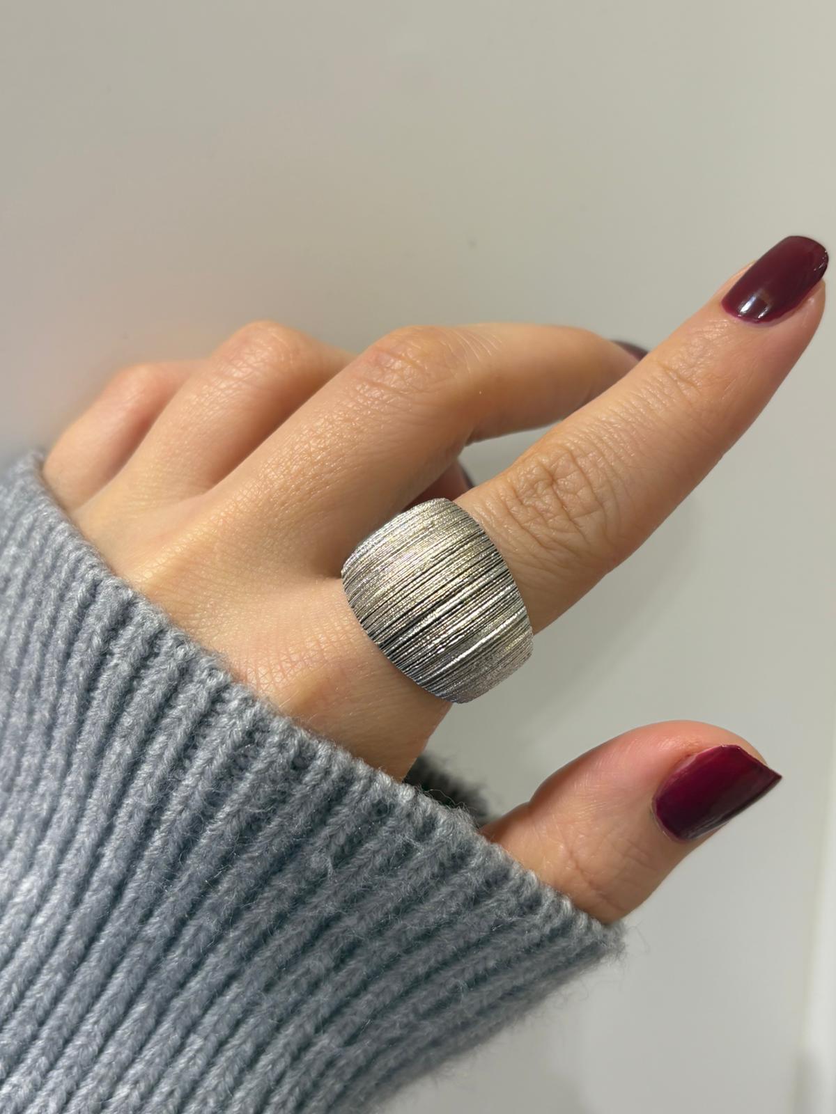 Kadın Gümüş Tasarım Yüzük