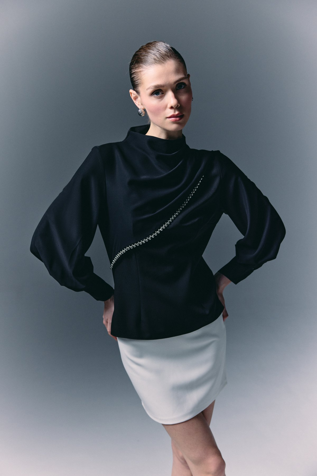 Sateen Kadın 26Y-1918-1594 İnci Detaylı Bluz Siyah