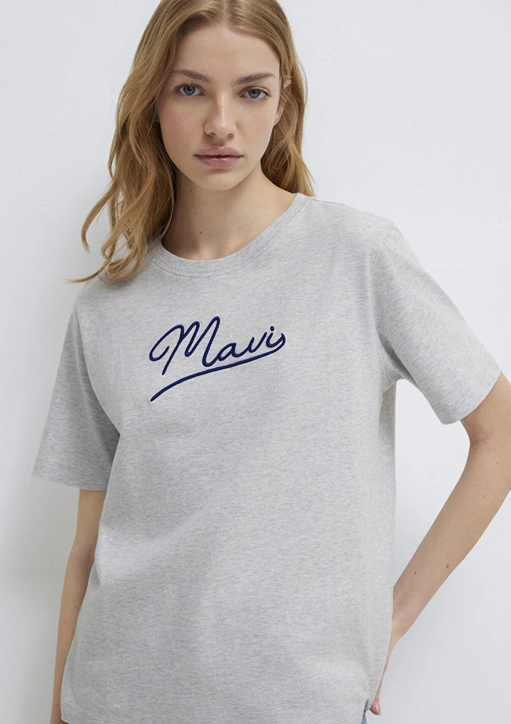 Mavi Kadın M1612421-87033 Mavı Jeans Baskılı Tişört Light Grey Mel Gri