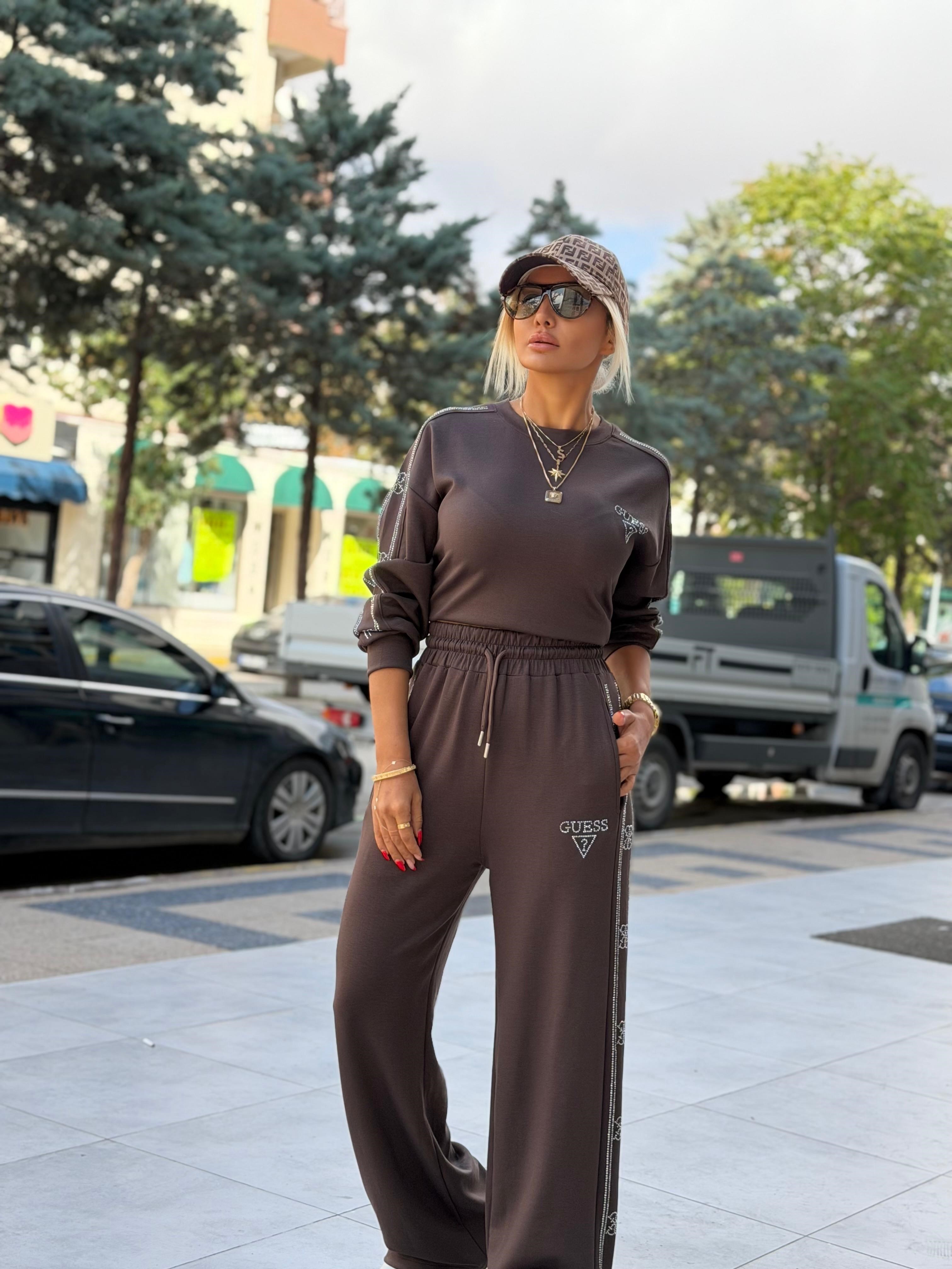 5909 GUESS ŞERİTLİ TAŞLI TAKIM/Kahve/S