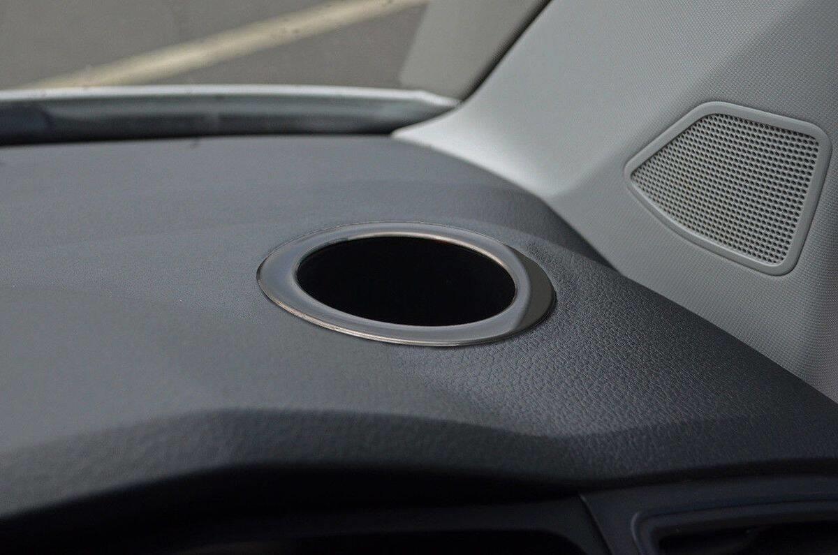 OMSA VW T6 Caravelle Siyah Krom Bardaklık Çerçevesi 2015-2023 Arası