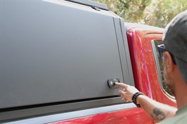 OMSA Toyota Hilux Omcap Kapalı Kabin Paslanmaz Çelik 2015 ve Sonrası