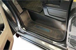 VW T7 Transporter Kapı Eşiği Plastik 2024 ve Sonrası