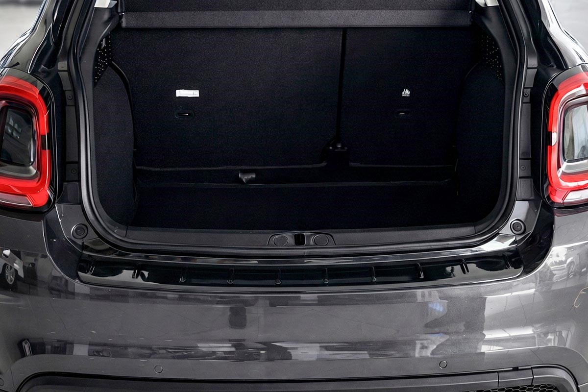 Fiat 500X Sport Arka Tampon Eşiği Parlak Plastik 2020 ve Sonrası