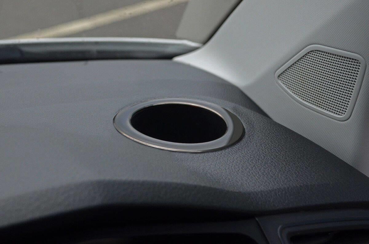 OMSA VW T6 Multivan Siyah Krom Bardaklık Çerçevesi 2015-2023 Arası