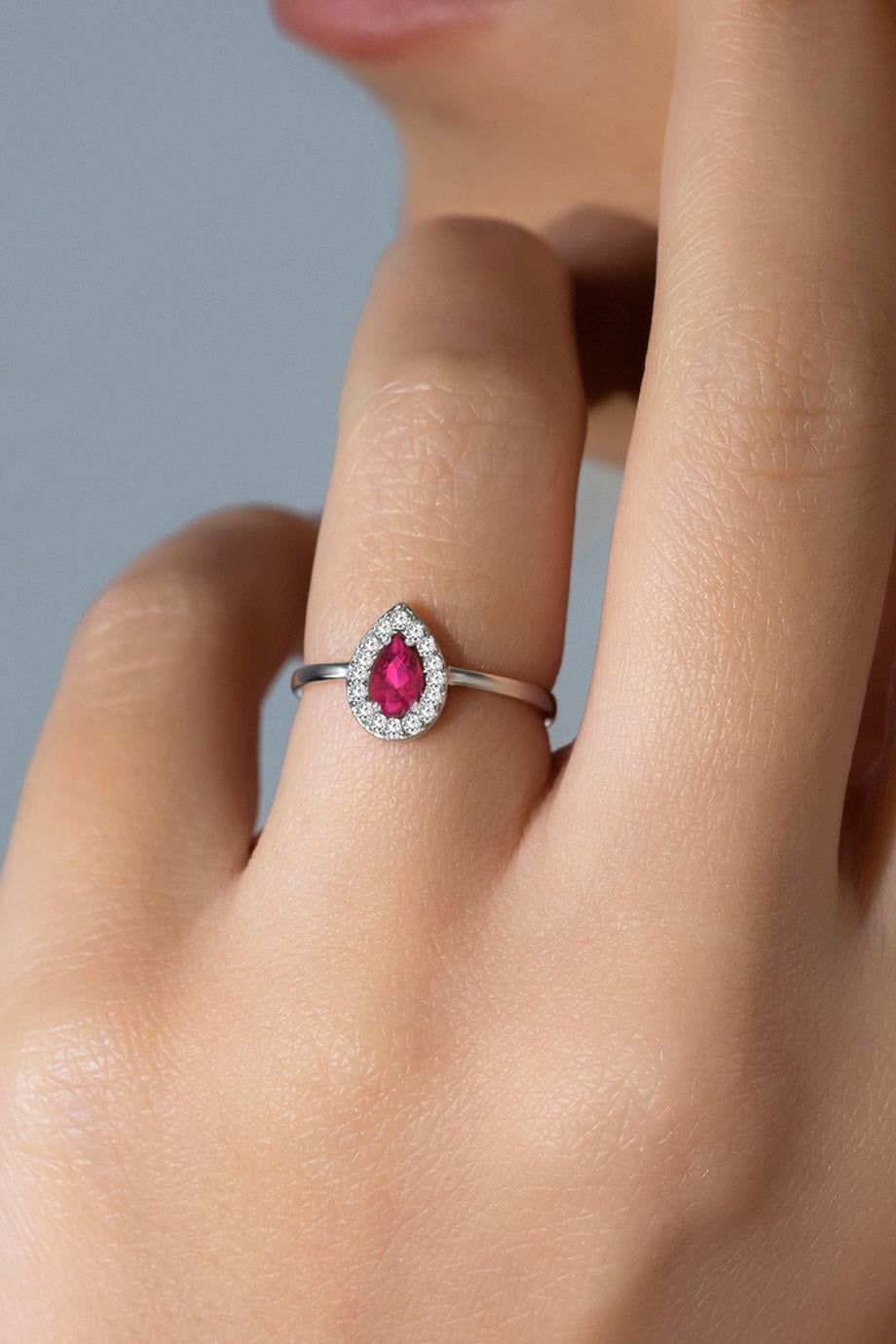 Elmas Montürlü Ruby Damla Taşlı Gümüş Yüzük