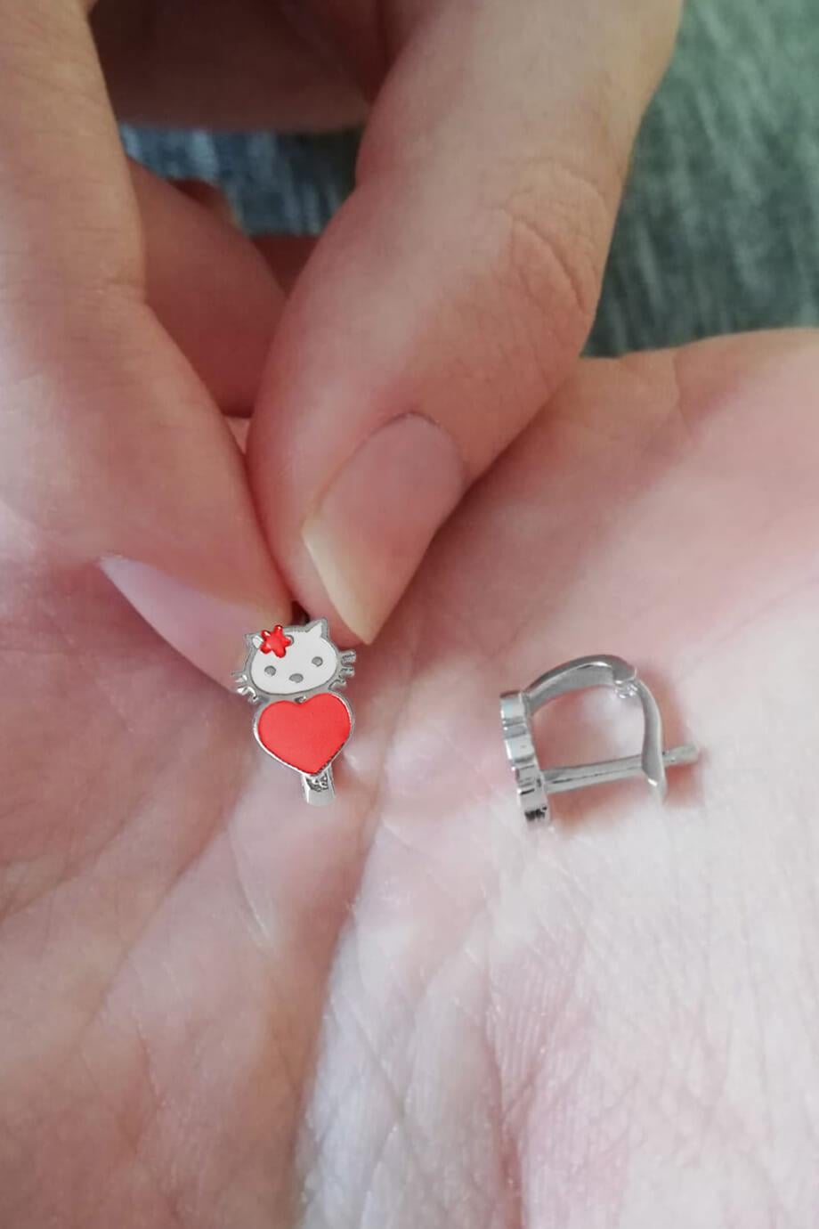 Kırmızı Kalpli Kedi Gümüş Çocuk J Küpe