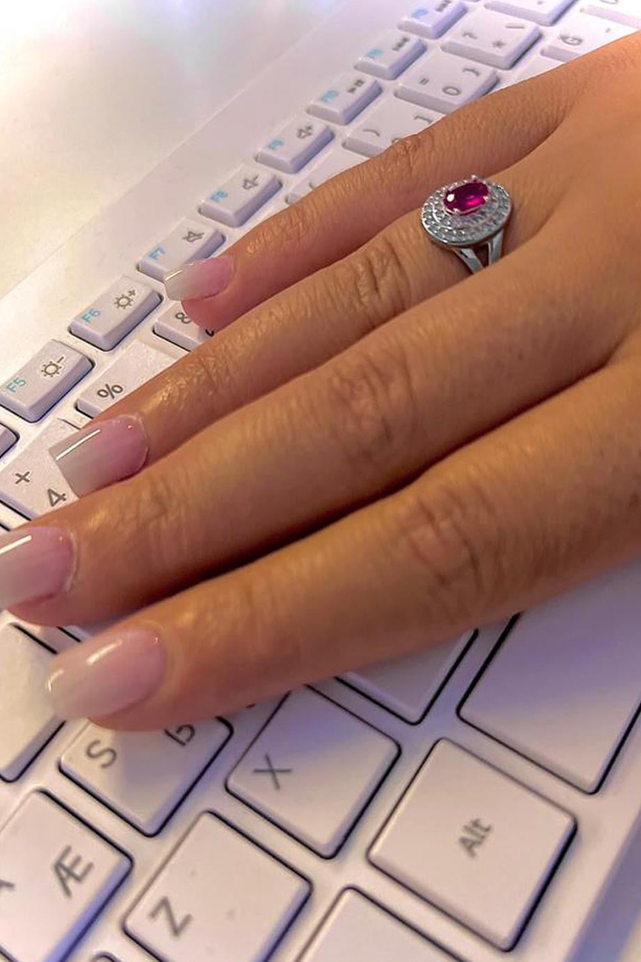 Oval Ruby Taşlı Gümüş Yüzük